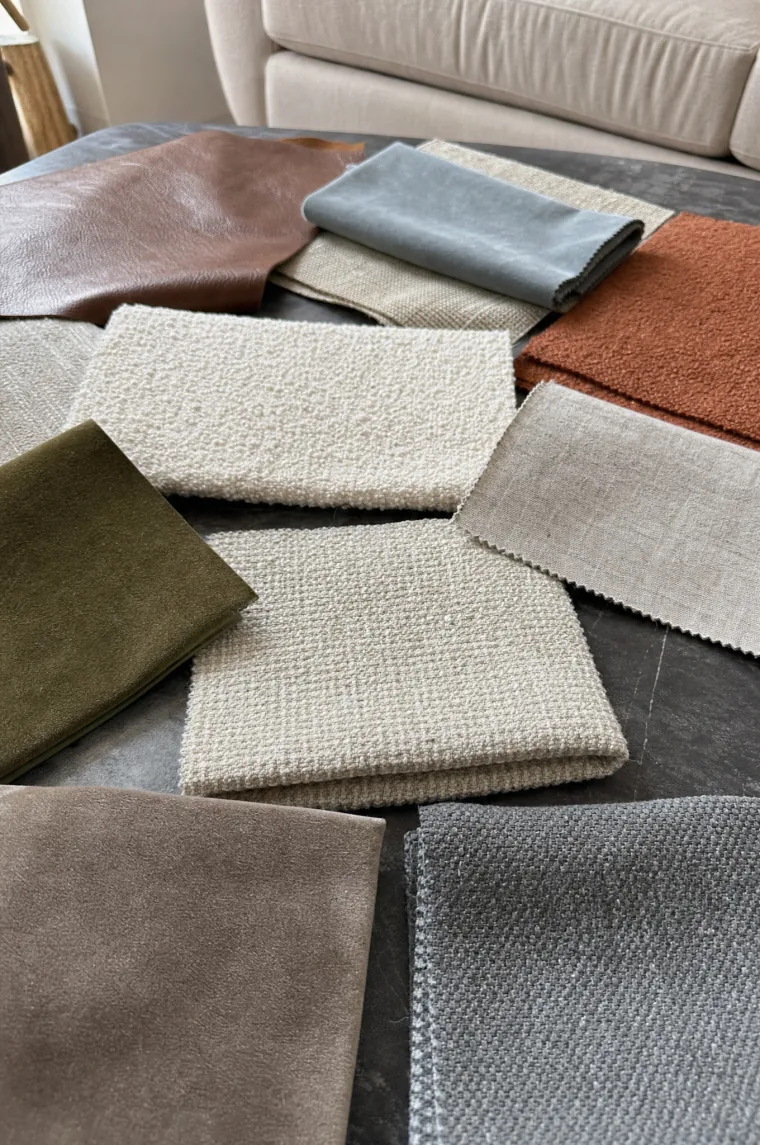 Próbki tkanin obiciowych — boucle, welur, len, skóra